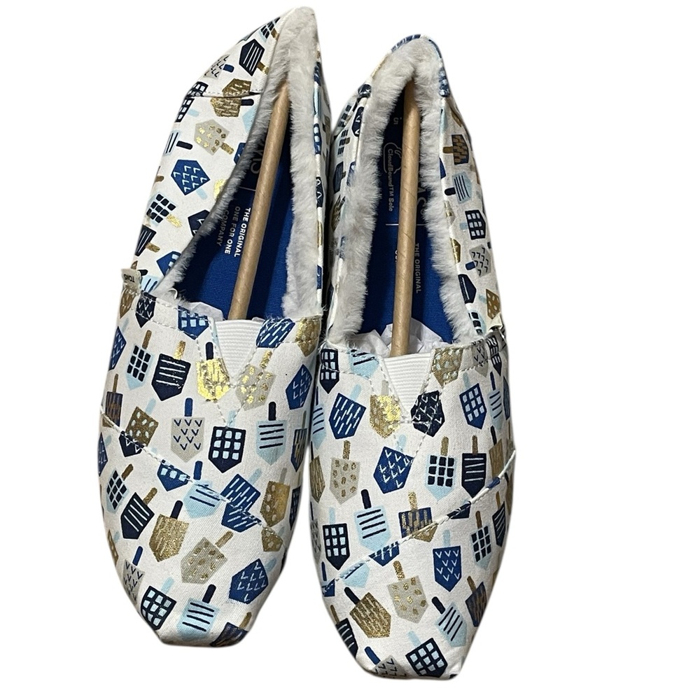 Tom’s White Foil Dreidel Print, Faux Fur‎ Lining, Size 7.5, NWT